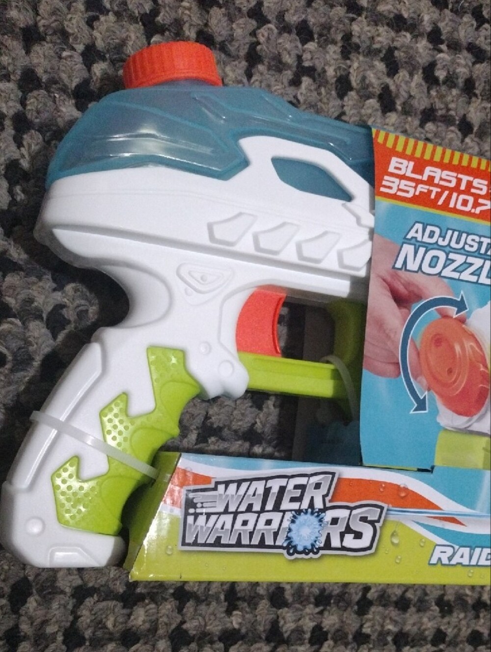 Raider Adjustable Nozzle Water Blaster - White, Green, Blue - Picture 4 of 6